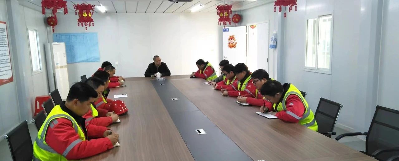 化機公司黨委書記、董事長、總經理楊中澤到肥業搬遷項目部現場辦公
